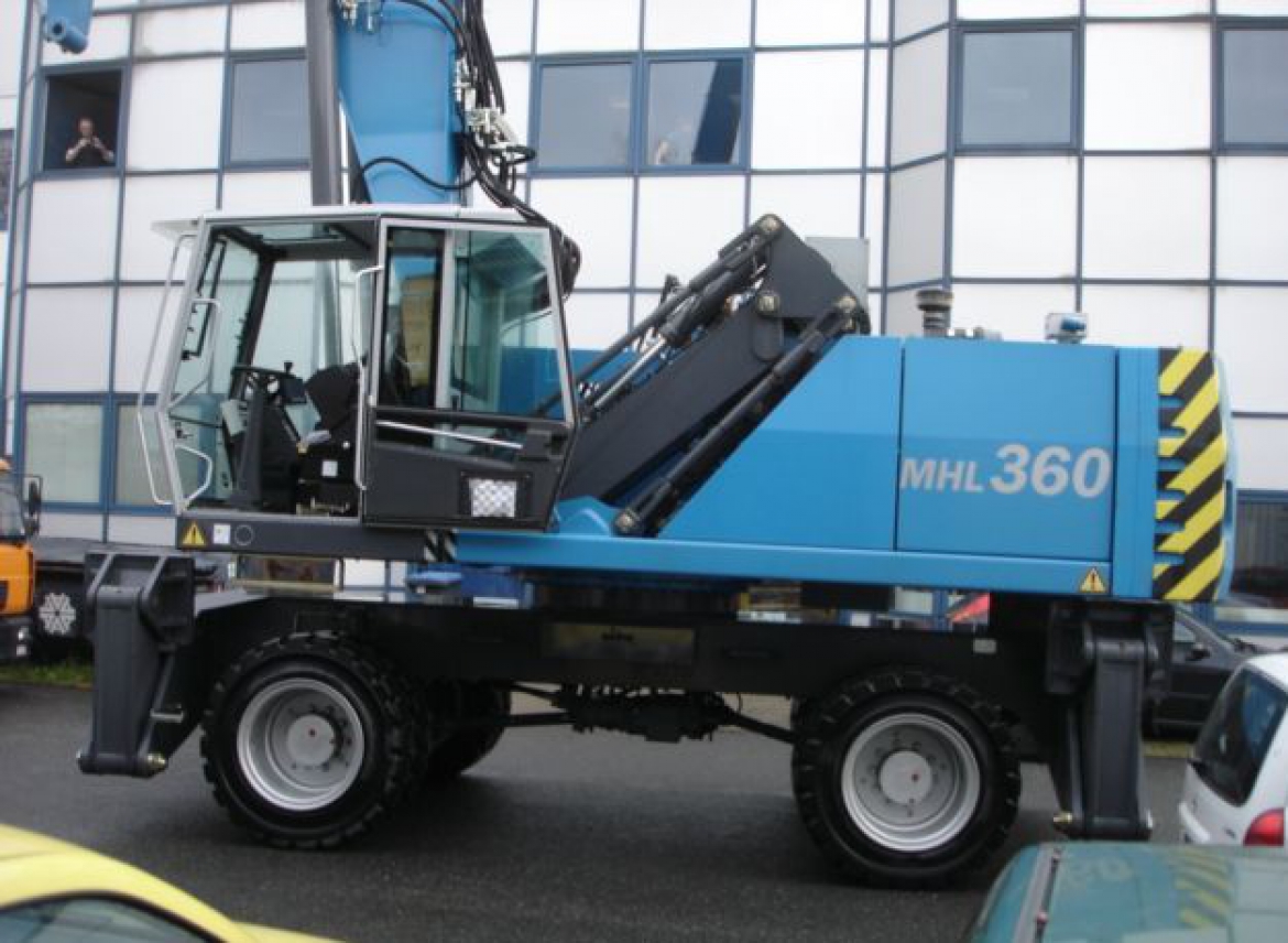 DELIVERY OF MOBILE HYDRAULIC LOADER TEREX FUCHS MHL360F