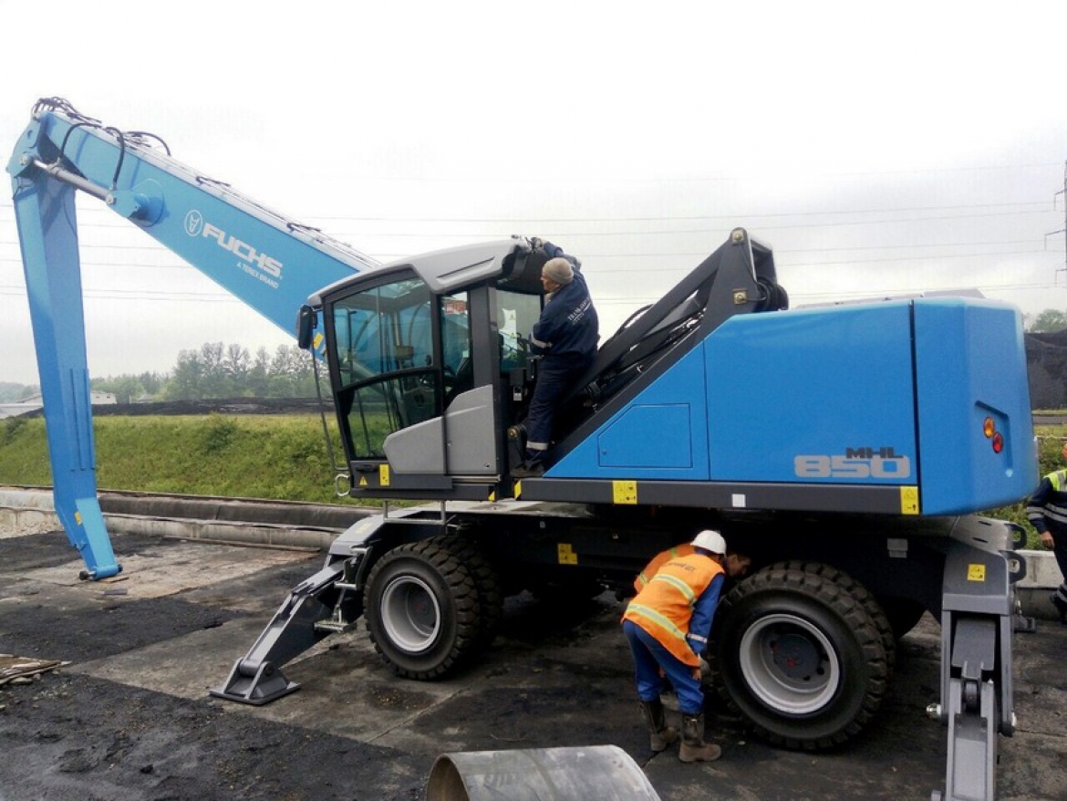 Delivery of mobile hydraulic loaders with electric drive TEREX FUCHS MHL 850F