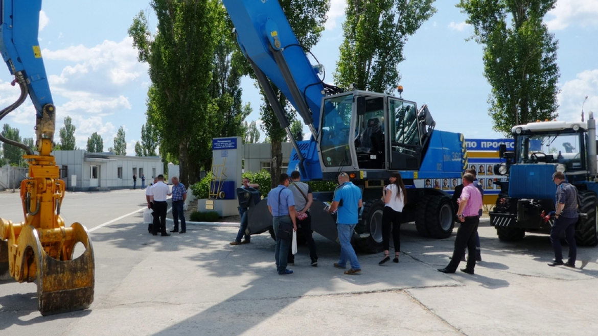 FIRST TECHNICAL CONFERENCE ON MECHANIZED SUPPORT OF LOADING-UNLOADING PROCESSES