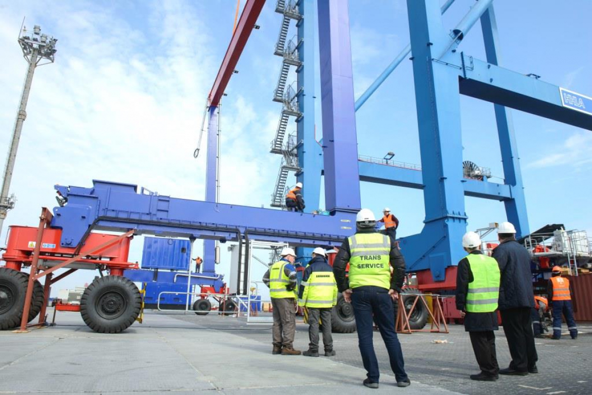 Installation, adjustment and commissioning of pneumatic gantry cranes (RTG&#039;S) manufactured by LIEBHERR