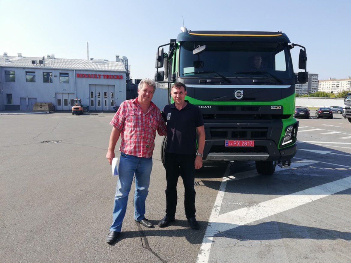 Delivery of a dump truck Volvo FMX 8x4 with reinforced suspension