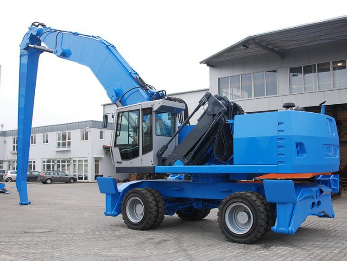 DELIVERY OF MOBILE HYDRAULIC LOADER TEREX FUCHS MHL360F